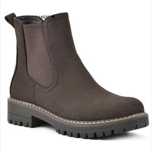 Cliffs by White Mountain Mastery Chelsea Boots Brown